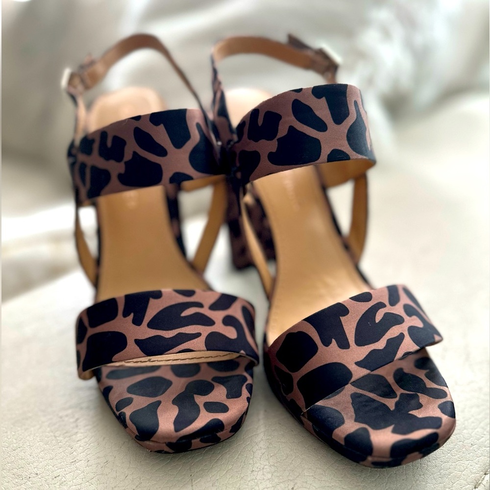 Super comfy animal print heels ! Only worn a few times!